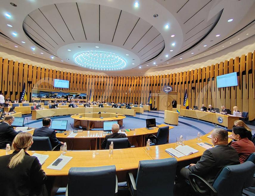 САРАЈЕВО, 23. МАРТА /СРНА/ - Дом народа Параментарне скупштине БиХ усвојио је да се у дневни ред сједнице, као друга тачка, уврсти Приједлог закона о допуни Закона о акцизама БиХ.