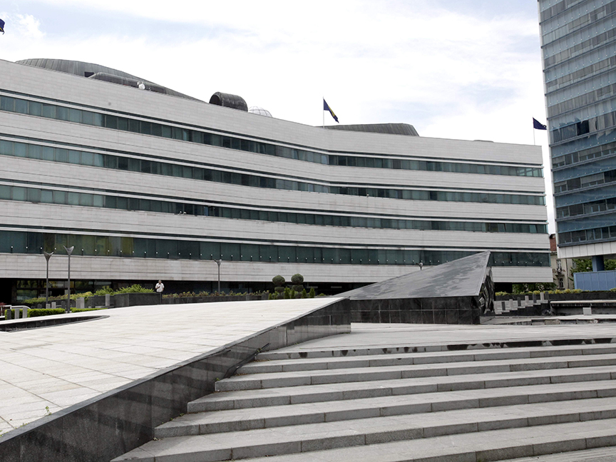 САРАЈЕВО, 23. МАРТА /СРНА/ - Хитна сједница Дома народа Парламентарне скупштине БиХ прекинута је због недостатка кворума јер се, након паузе, на засједање нису вратила три делегата Клуба српског народа из СНСД-а.