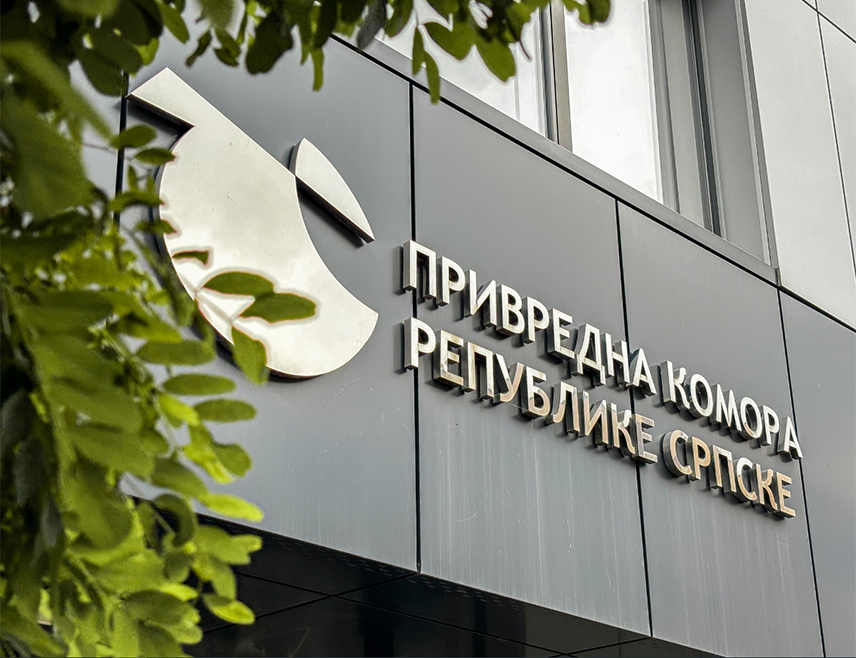 БАЊАЛУКА, 23. МАРТА /СРНА/ - Привредна комора Републике Српске сматра да је неопходно наставити са рјешавањем проблема превозника кроз институционални дијалог и заједнички наступ пред Европском комисијом у сарадњи са земљама из окружења, те је поздравила став Владе о предузимању мјера ради спречавања најављених блокада терминала на граничним прелазима.