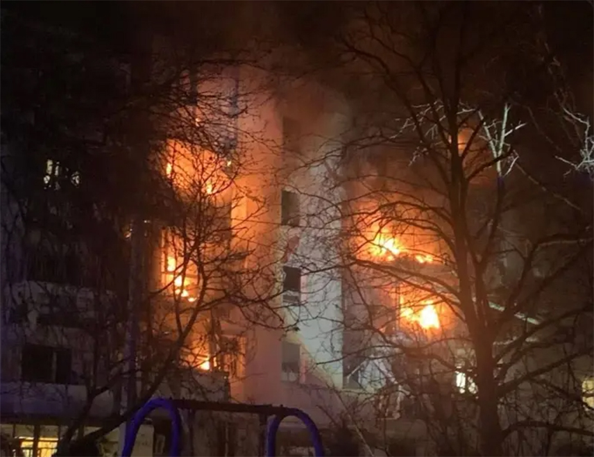 СЕВАСТОПОЉ, 24. МАРТА /СРНА/ - Двије особе су погинуле, а четири повријеђене у експлозији у стамбеној згради у Севастопољу, написао је гувернер Михаил Развожајев на свом "Телеграм" каналу.