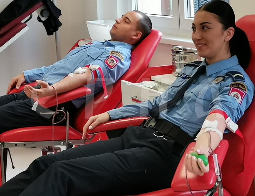 ДОБОЈ, 24. MAРТА /СРНА/ - Припадници Полицијске управе Добој, њих 70, данас и сутра ће добровољно дати крв у оквиру обиљежавања Дана полиције Републике Српске, 4. априла.