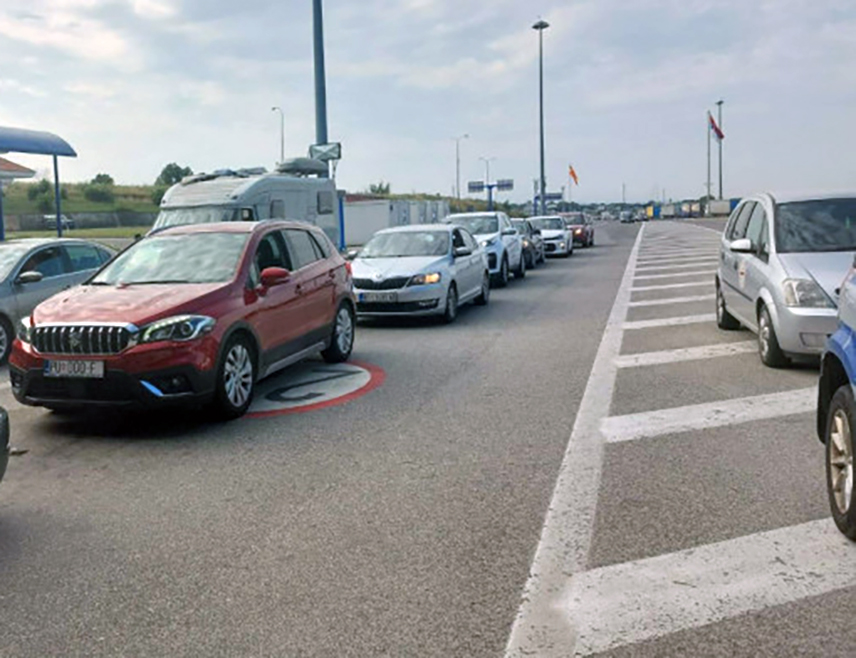 БАЊАЛУКА, 24. МАРТА /СРНА/ - Саобраћај је појачан на граничним прелазима Градишка, Брод и Иваница на излазу из БиХ према Хрватској, саопштено је из Ауто-мото савеза Републике Српске.