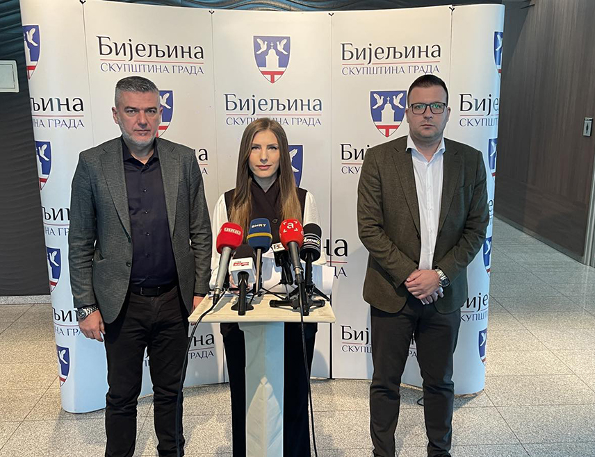 БИЈЕЉИНА, 24. МАРТА /СРНА/ - Град Бијељина и даље је на привременом финансирају јер се одуговлачи са усвајањем буџета, касни се са платама, подстицајима, ситуација у јавним предузећима је алармантна, али градски парламент није кочничар, истакло је руководство Скупштине града на конференцији за новинаре.