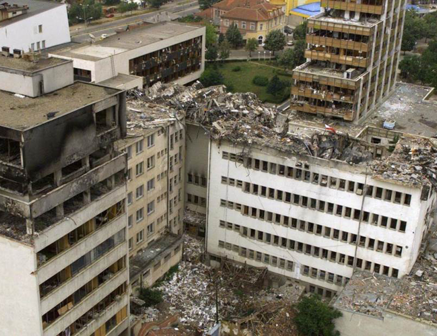 ЛОНДОН, 24. МАРТА /СРНА/ - Лондонски историчар Маркус Пападопулос поручио је да никада не треба да се заборави оно што је убилачки и гнусни НАТО учинио Савезној Републици Југославији /СРЈ/ током 78 дана бомбардовања без престанка 1999. године и напоменуо да Косово и Метохија никада неће бити ништа друго до интегрални дио Србије, колијевка српске цивилизације и важан центар хришћанства.