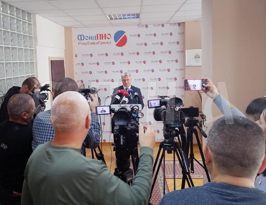 БИЈЕЉИНА, 24. МАРТА /СРНА/ - Фонд за пензијско и инвалидско осигурање /ПИО/ Републике Српске имао је још једну врло успјешну пословну годину у којој је остварен приход од 1.749.000.000 КМ, од чега је чак 87,76 одсто било по основу доприноса, изјавио је данас директор Фонда Младен Милић.