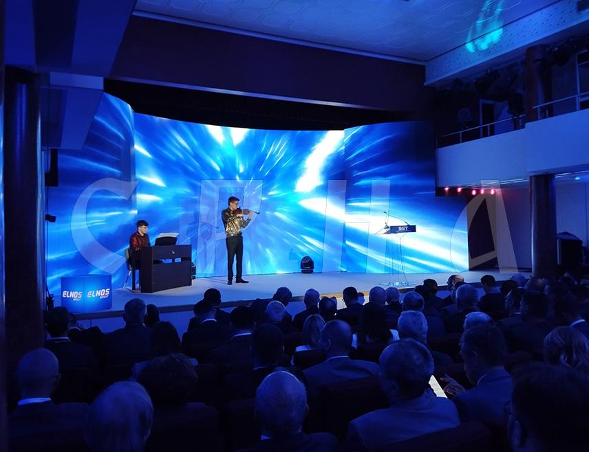 TРЕБИЊЕ, 25. МАРTА /СРНА/ - У Требињу је почела свечаност поводом отварања Самита енергетике, гдје ће се у наредна три дана око 700 стручњака за енергетику, инвеститора, директора електропривреда из региона размотрати најважнија питања из те области.