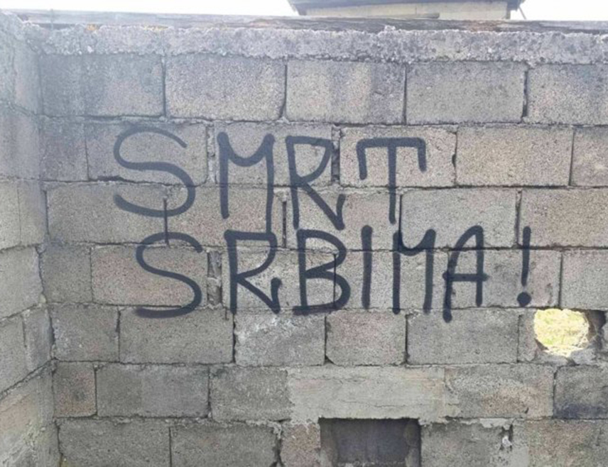 БАЊАЛУКА, 25. МАРТА /СРНА/ - Предсједник Организације страјешина Војске Републике Српске /ВРС/ Слободан Жупљанин изјавио је Срни да се ратнохушкачки наратив и мржња према Србима континуирано спроводе више од 30 година у БиХ и поручио да никакве пријетње и графити неће спријечити српски народ да одлучно брани своју слободу и Републику Српску.