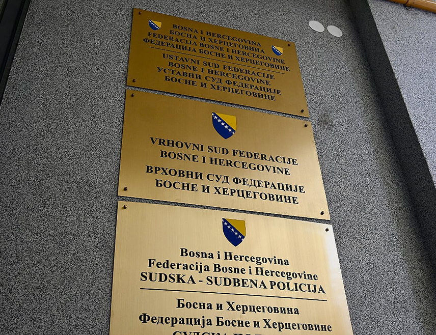 САРАЈЕВО, 25. МАРТА /СРНА/ - Пред Посебним одјељењем за корупцију, организовани и међукантонални криминал Врховног суда ФБиХ у понедјељак, 30. марта, почеће главни претрес у предмету против бившег предсједника Суда БиХ Ранка Дебевца, бившег директора ОБА Османа Мехмедагића и бившем раднику Суда Милисаву Пијуку.