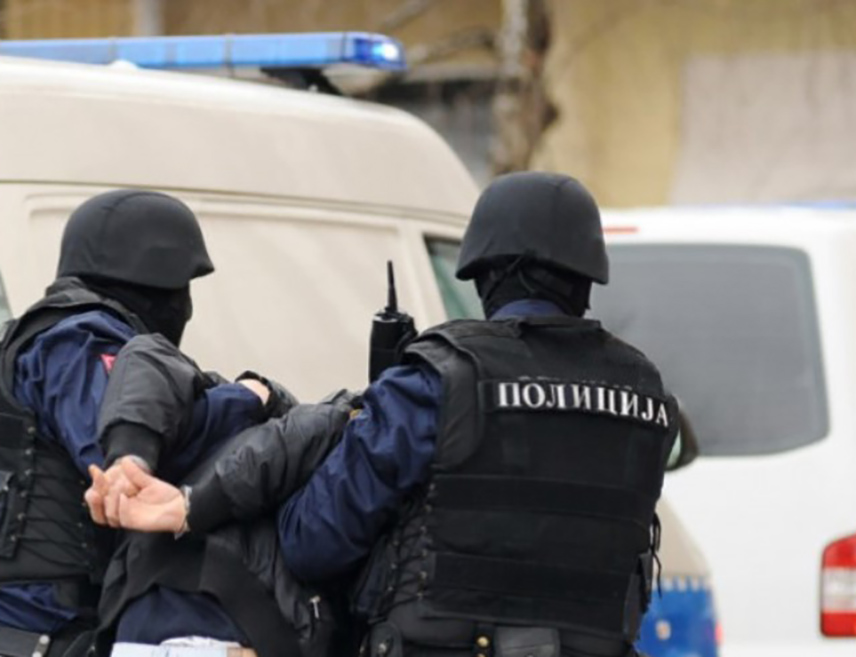 ФОЧА, 25. МАРТА /СРНА/ - Лице М. В. из Фоче ухапшено је након што је полиција код њега у возилу пронашла 45 ручних бомби и више од 10.000 пушчане муниције.