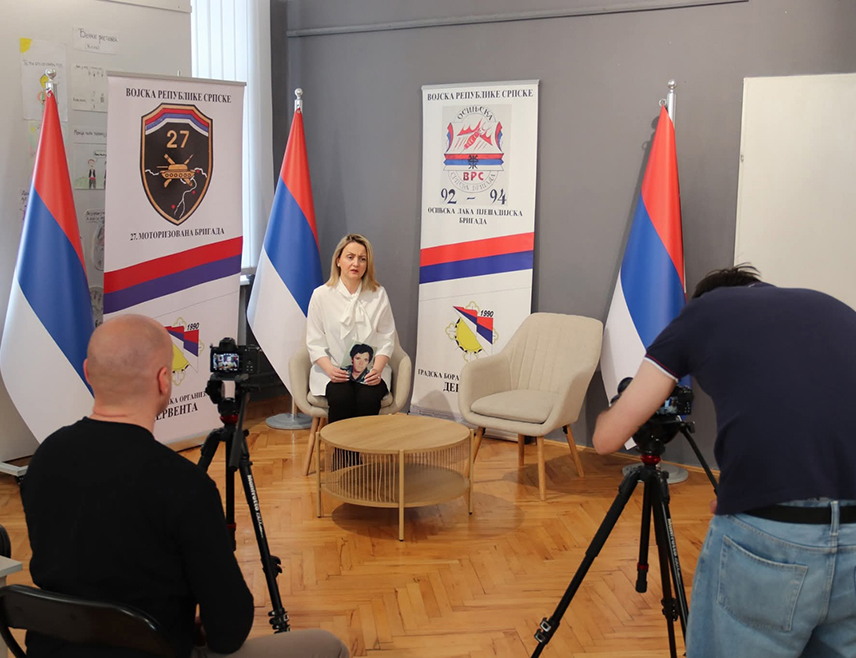 ДЕРВЕНТА, 25. МАРТА /СРНА/ - Споразум о сарадњи Дервенте и Меморијалног центра Републике Српске потписан је данас у Градској управи, чиме је озваничен почетак реализације пројекта систематског снимања и архивирања свједочанстава чланова породица погинулих и несталих цивила и војника са подручја града.