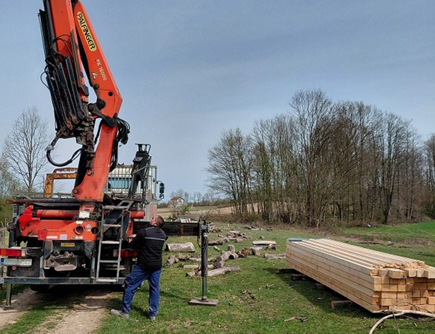 СРБАЦ, 25. МАРТА /СРНА/ - Фонд солидарности Борачке организације општине Србац додијелио је данас грађевински материјал у вриједности 2.500 КМ борцу прве категорије из Доњих Срђевића Зорану Tопићу.