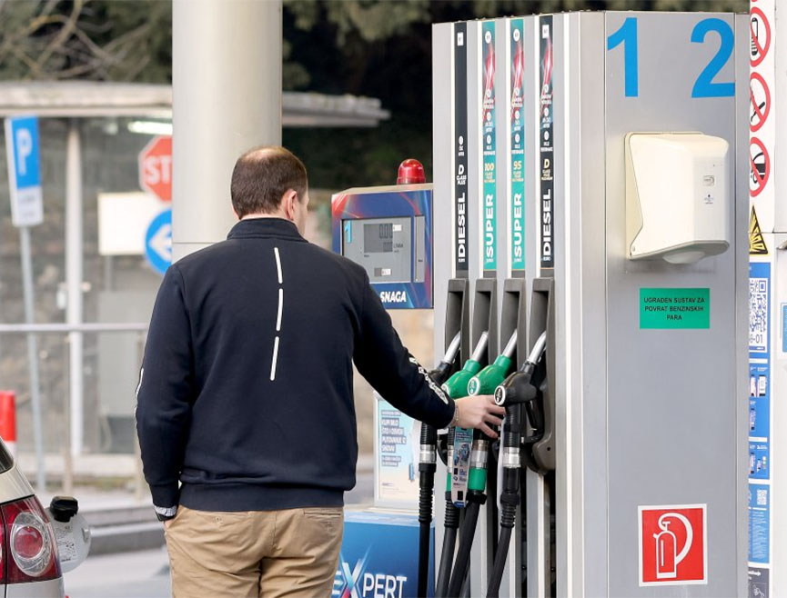 ХЈУСТОН, 26. МАРТА /СРНА/ - Европа би се већ у априлу могла суочити са несташицом горива због сукоба на Блиском истоку, рекао је генерални директор компаније "Шел" Ваел Саван.