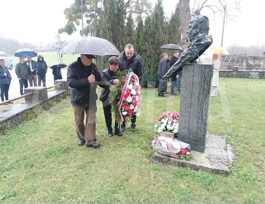 КРУПА НА УНИ, 26. МАРТА /СРНА/ - Бранко Ћопић је најзавичајнији, најталентованији и најпревођенији српски и југословенски писац и његово дјело се успјешно опире забораву, поручено је данас из Хашана гдје је обиљежена годишњица смрти овог великог књижевника.