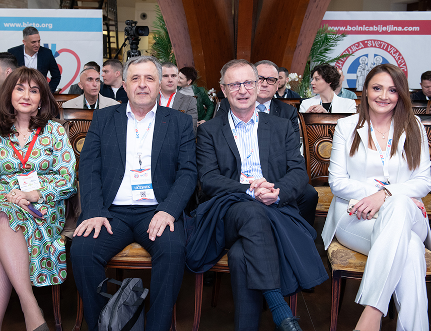 БИЈЕЉИНА, 26. МАРТА /СРНА/ - У Бијељини је данас почео симпозијум интервентне кардиологије са међународним учешћем, који је окупио више од 50 предавача и готово 200 учесника.