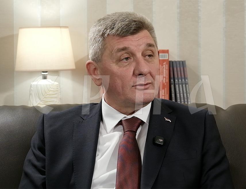 БАЊАЛУКА, 27. МАРТА /СРНА/ - Министар за научнотехнолошки развој и високо образовање Републике Српске Драга Мастиловић изјавио је Срни да је Резолуција о осуди и забрани промовисања и величања идеологије и симбола НДХ и усташкe, нацистичкe и фашистичкe идеологијe и симбола била потребна јер је први пут дефинисано у таквој врсти документа шта је геноцид и ко га је починио.