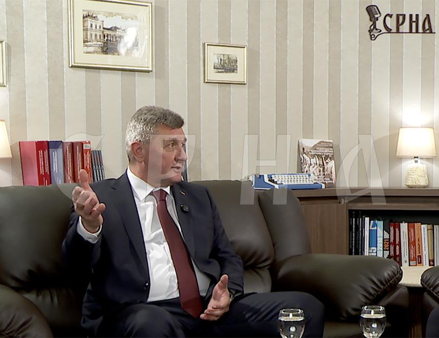 БАЊАЛУКА, 28. МАРТА /СРНА/ - Министар за научнотехнолошки развој и високо образовање Републике Српске Драга Мастиловић изјавио је Срни да су студенти и млади највећи стратешки ресурс, те најавио да ће Српска и даље подизати студентски стандард и улагати у науку.