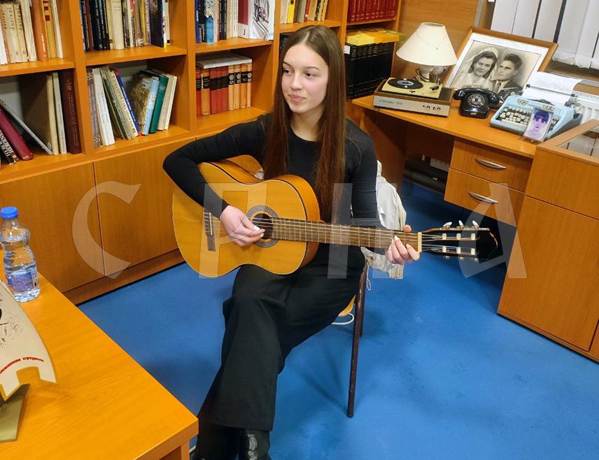 ХАН ПИЈЕСАК, 26. МАРТА /СРНА/ - Традиционална манифестација "Чучкови књижевни сусрети", која се ове године одржава 18. пут, званично је почела вечерас у Хан Пијеску програмом "Чучково вече" који су припремили ученици Средњошколског центра "Свети Василије Острошки".