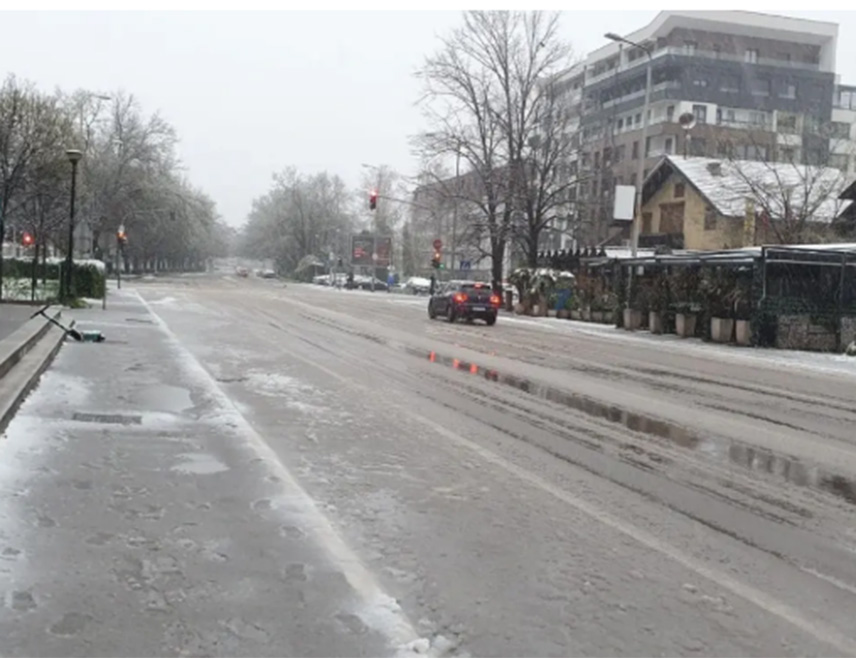 САРАЈЕВО, 27. МАРТА /СРНА/ - Метеоаларм је у БиХ издао наранџасто упозорење због вјетра, кише и снијега који се очекују данас и сутра.
