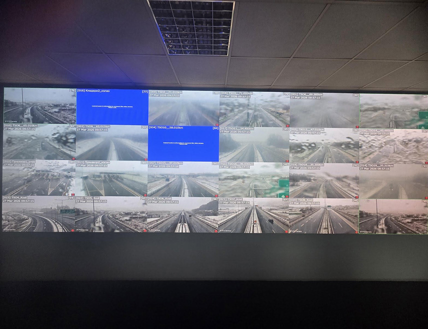 БАЊАЛУКА, 27. МАРТА /СРНА/ - Све дионице ауто-путева у Републици Српској проходне су за саобраћај, упркос обилним сњежним падавинама, а возачима се скреће пажња да возе опрезно и придржавају се саобраћајних прописа, саопштено је из "Аутопутева Републике Српске".