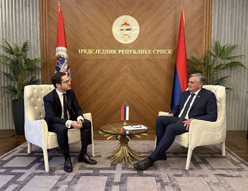 BANJA LUKA, MARCH 27 /SRNA/ - Republika Srpska President Siniša Karan met today at the Palace of the Republic with the Ambassador of France to BiH François Delmas, to discuss current political and economic issues, as well as the improvement of cooperation.