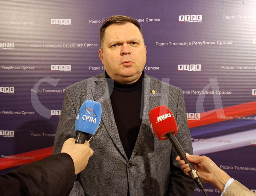 BANJA LUKA, MARCH 27 /SRNA/ – The Minister of Interior of Republika Srpska Željko Budimir, stated this evening that declaring three articles of the Law on Police and Internal Affairs of Republika Srpska unconstitutional represents an abuse through which the partial Constitutional Court of BiH is attempting to transfer the original competencies of the RS Ministry of Interior to the Agency for Identification Documents, Registers and Data Exchange /IDDEEA/.