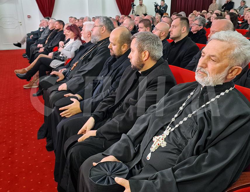 БРЧКО, 27. МАРTА /СРНА/ - У Брчком је вечерас приказан документарни филм "Јасеновац", аутора Данка Р. Васовића, који открива до сада невиђене усташке филмске записе и њемачке документе који директно потврђују размјере геноцида над Србима на Козари и у Јасеновцу.