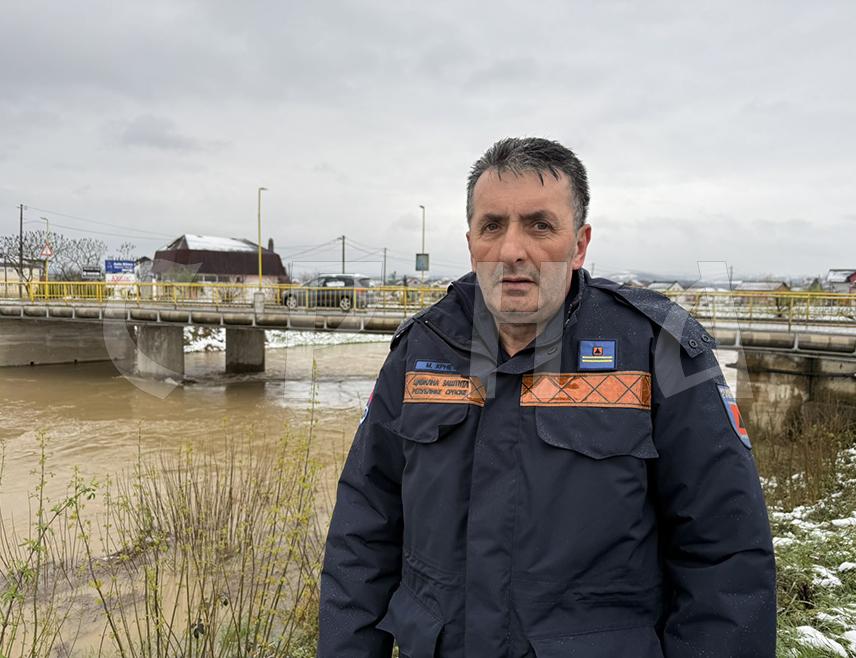 ПРИЈЕДОР, 28. МАРТА /СРНА/ - Процјењује се да је у Приједору заплављено између 350 и 400 кућа и помоћних објеката у насељима Врбице, Тополик, Рашковац, Пухарска и уз магистрални пут према Новом Граду, изјавио је шеф Одсјека за цивилну заштиту града Приједора Мирослав Крнета.