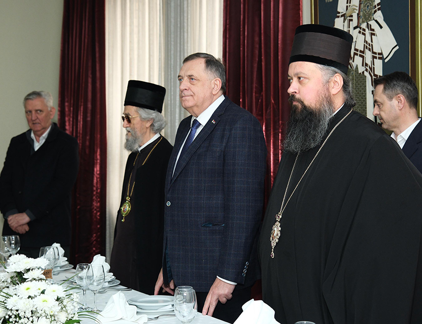 БАЊАЛУКА, 28. МАРТА /СРНА/ - Лидер СНСД-а Милорад Додик указао је да је Српска православна црква /СПЦ/ кроз историју била и остала један од стубова српског народа и истакао да је важно чувати вјеру, заједништво и љубав према Републици Српској.