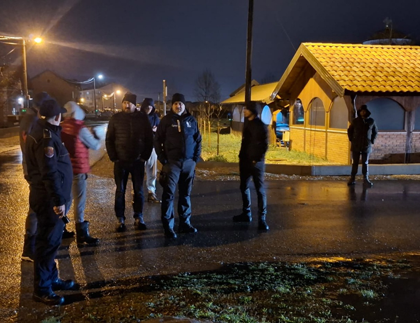 ДЕРВЕНТА, 28. МАРТА /СРНА/ - Градоначелник Дервенте Игор Жунић рекао је, након проглашења редовних мјера одбране од поплава, да су надлежне службе у приправности и спремне да пруже помоћ свима којима је потребна.