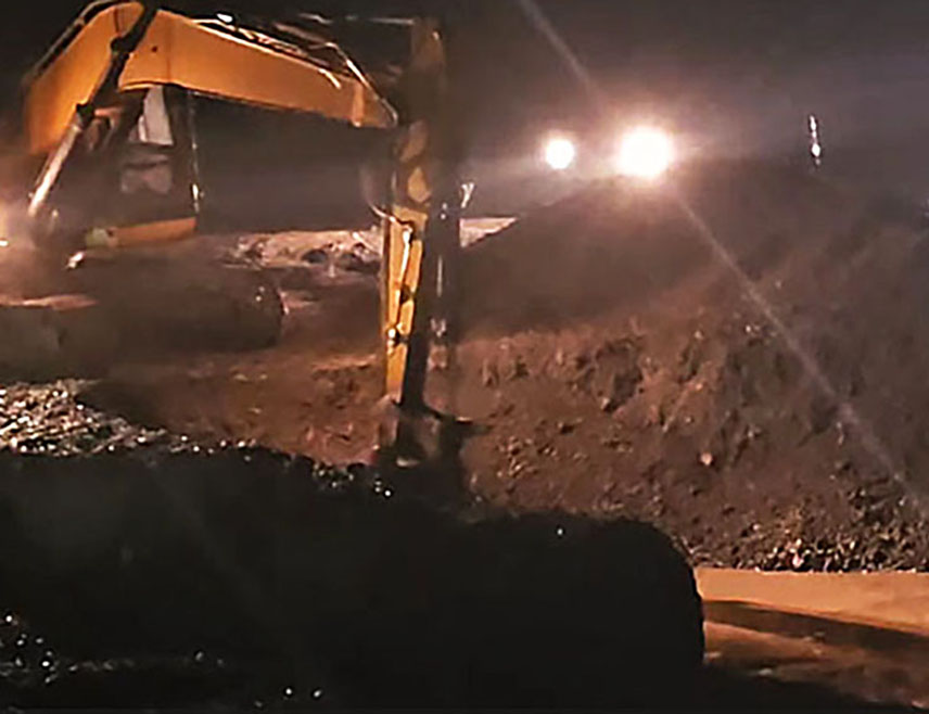 БИЈЕЉИНА, 29. МАРТА /СРНА/ - У Великој Обарској код Бијељине уклоњена је баријера и обезбијеђен несметан проток воде кроз Мајевички ободни канал према ријеци Сави, саопштено је из Јавне установе "Воде Српске".