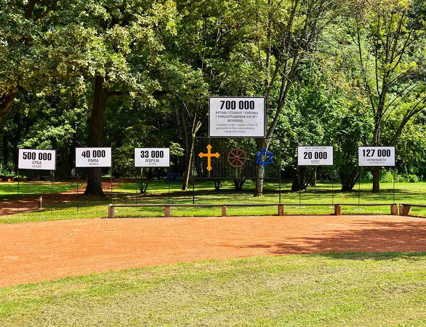 ISTOČNO SARAJEVO, MARCH 29 /SRNA/ – Deputy Chairperson of the Council of Ministers Staša Košarac has stated that he was appalled by attempts by Bosniak political representatives to insult, minimize, and relativize Serbian, Jewish, and Roma victims killed in Jasenovac and Donja Gradina.