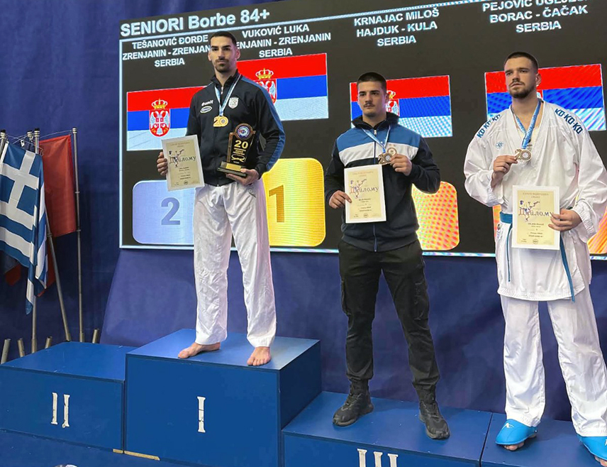 БИЈЕЉИНА, 30. МАРТА /СРНА/ - Бијељинац Лука Вуковић освојио је прво мјесто у категорији плус 84 на државном сениорском првенству Србије у каратеу које је одржано протеклог викенда у Чачку.