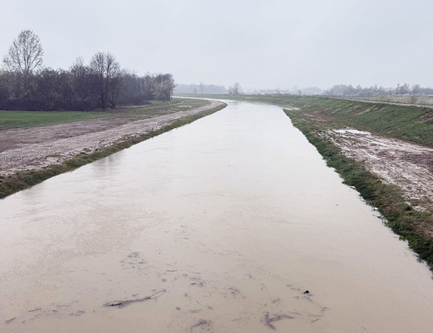 БИЈЕЉИНА, 30. МАРТА /СРНА/ - Ситуација на ријекама у Републици Српској од јутрос је повољнија него претходних дана и очекује се да најављене падавине неће проузроковати повећање водостаја, саопштено је из Јавне установе "Воде Српске".