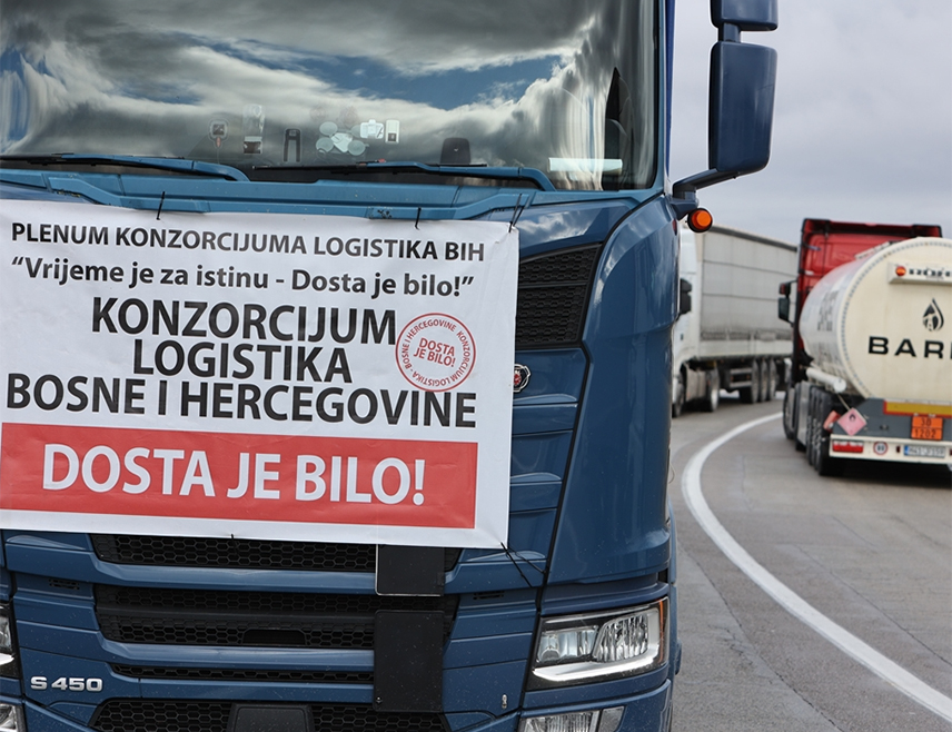 САРАЈЕВО, 30. МАРТА /СРНА/ - Конзорцијум "Логистика БиХ" затражио је од премијера Федерације БиХ /ФБиХ/ Нермина Никшића да у року од седам дана закаже састанак о проблемима у функционисању друмског транспорта, будући да је једини  функционер који је медијским путем проблематизовао мјесто одржавања сусрета.