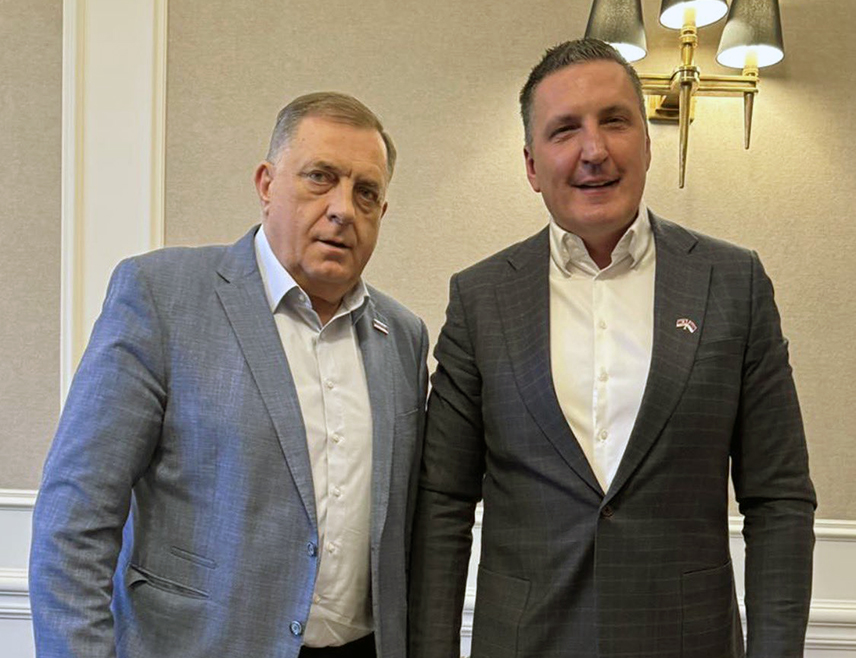 БАЊАЛУКА, 30. МАРТА /СРНА/ - Предсједник СНСД-а Милорад Додик разговарао је данас са генералним директором "Сарајево-гаса" и предсједником Надзорног одбора Олимпијског центра "Јахорина" Недељком Елеком о ситуацији у том центру, стању у вези са снабдијевањем гасoм и новим инвестицијама.