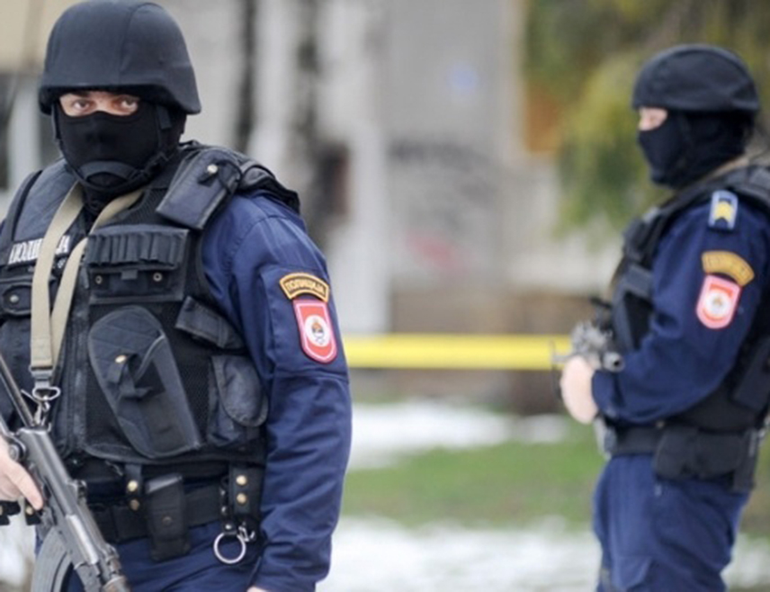 БАЊАЛУКА, 30. МАРТА /СРНА/ - Нема безбједносних пријетњи у три средње и три основне школе и у тржном центру "Делта" у Бањалуци, утврдила је полиција након што је обавила противдиверзиони преглед.