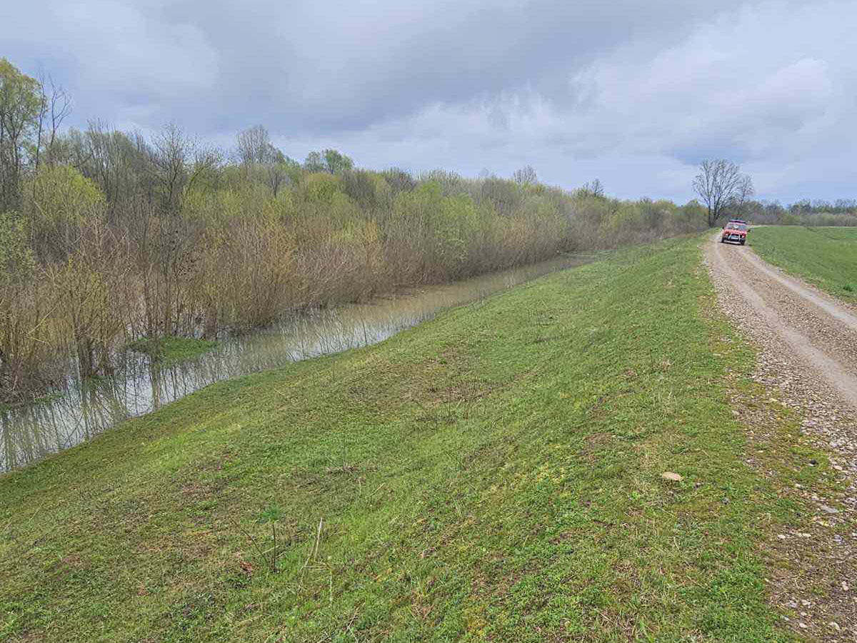 КОЗАРСКА ДУБИЦА, 30. МАРТА /СРНА/ - За санацију пет кључних тачака на водозаштитним објектима на подручју Козарске Дубице биће уложена 2,4 милиона КМ, потврђено је након састанка начелника општине Игора Савковића и директора "Вода Српске" Мирослава Миловановића.