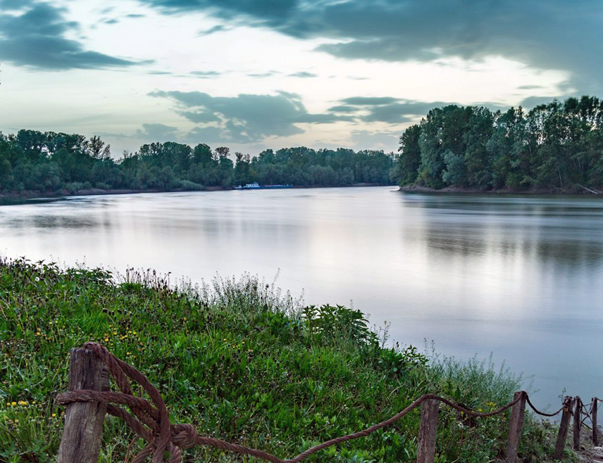 ИСТОЧНО САРАЈЕВО, 31. МАРТА /СРНА/ - На подручју Бијељине водостај Саве је у порасту, али је и даље испод коте редовне одбране од поплава, док водостај Дрине стагнира и знатно је испод критичних тачака, речено је Срни у Републичкој управи цивилне заштите.