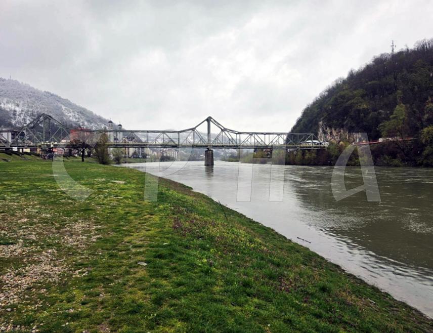 ЗВОРНИК, 31. МАРТА /СРНА/ - На подручју Зворника све ријеке су у коритима и нема опасности од изливања, саопштено је данас из градске Службе цивилне заштите.