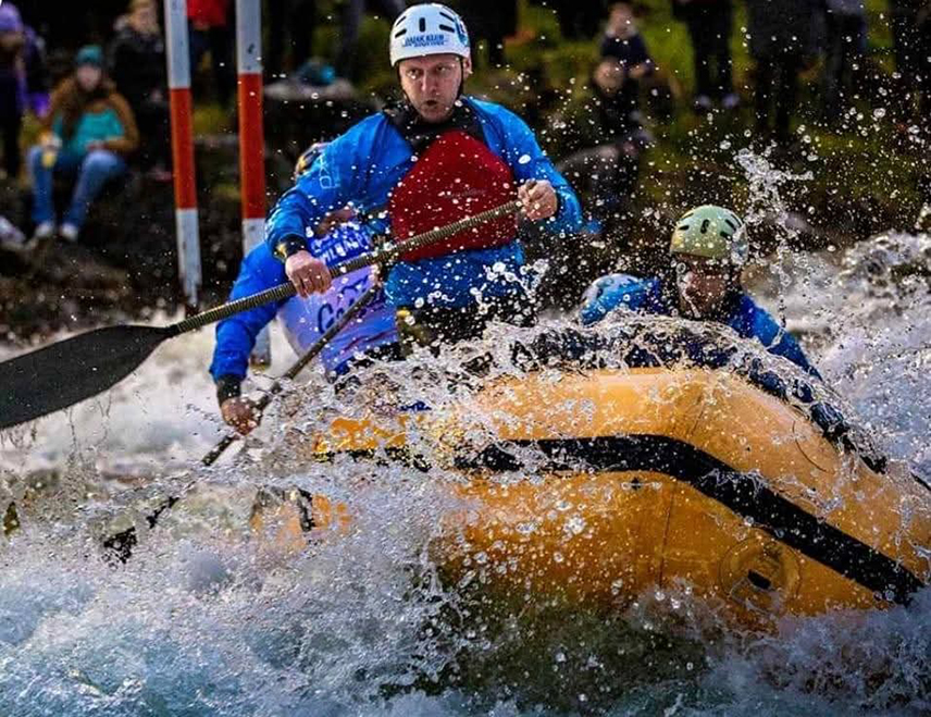 БАЊАЛУКА, 4. АПРИЛА /СРНА/ - Игор Кузмановић, познати бањалучки спортиста и репрезентативац БиХ, наступиће у мају на Свјетском првенству у кајак-кануу на Врбасу, гдје му се пружа јединствена прилика да освоји још медаљу са овог првенства, јер све остале већ има.