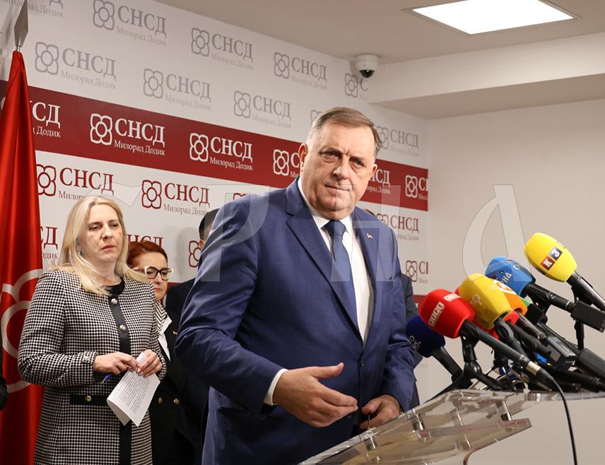 БАЊАЛУКА, 31. МАРТА /СРНА/ -  Предсједник СНСД-а  Милорад Додик изјавио је да захтјев за  електронски потпис представља злоупотребу уставне надлежности Републике Српске због чега ће бити покренут кривични поступак.