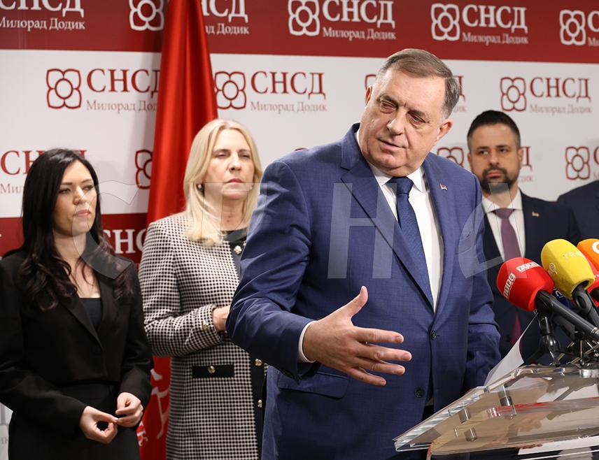 БАЊАЛУКА, 31. МАРТА /СРНА/ - Предсједник СНСД-а Милорад Додик поручио је да у БиХ не постоји термин "државна имовина" и да неће проћи поновни покушај реформе полиције.