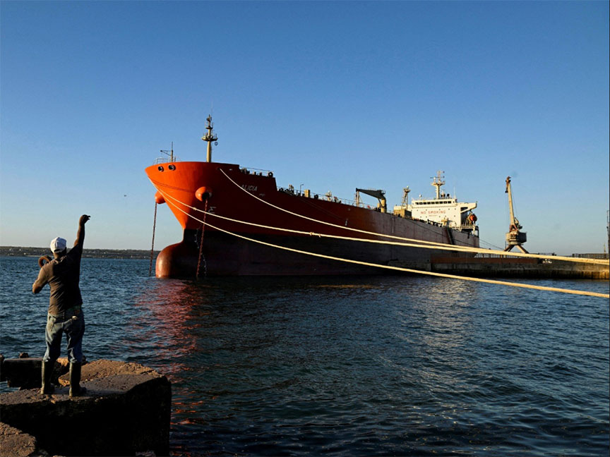 ХАВАНА, 31. МАРТА /СРНА/ - Руски нафтни танкер стигао је у луку на Куби да би испоручио прву пошиљку сирове нафте овој острвској земљи.