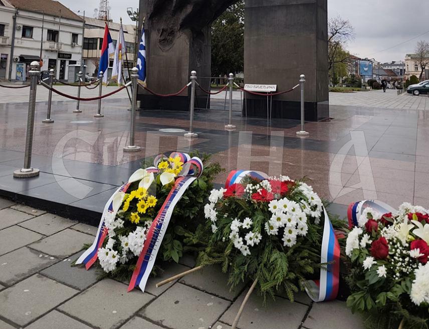 ТРИБУТЕ ПАИД ТО ТХОСЕ КИЛЛЕД WХИЛЕ ДЕФЕНДИНГ ФРОМ МУСЛИМ ПАРАМИЛИТАРY ФОРМАТИОНС