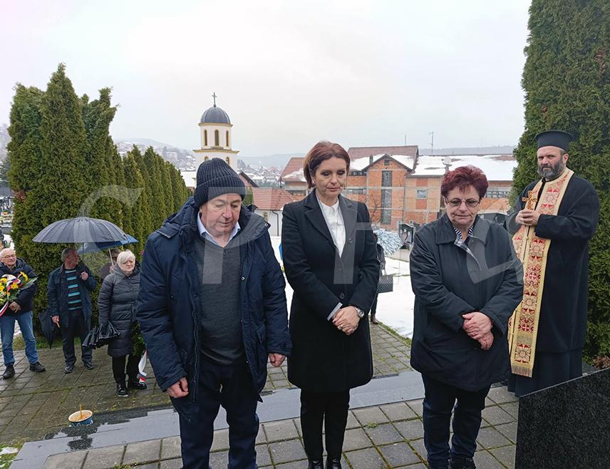 MRKONJIĆ GRAD, APRIL 1 /SRNA/ – A memorial service was held today at the Orthodox cemetery in Mrkonjić Grad in the chapel of the Holy Apostle Mark, and wreaths were laid at the memorial marking 30 years since the opening of the mass grave in which the bodies of 181 brutally killed Serbs were descovered, with the message that making sure that those responsible for this crime are punished must be further insisted.