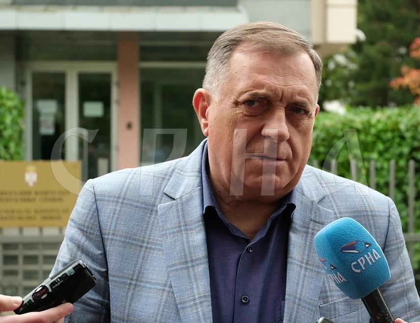 БАЊАЛУКА, 1. АПРИЛА /СРНА/ - Лидер СНСД-а Милорад Додик рекао је да му је драго да се наставља реализација пројекта који је раније иницирао како би се унаприједио квалитет живота пензионера.