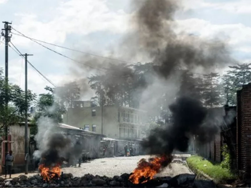БУЏУМБУРА, 1. АПРИЛА /СРНА/ - Најмање 13 људи погинуло је у екплозији војног складишта муниције у Буџумбури, главном граду Бурундија, а више десетина је повријеђено, саопштио је војни портпарол генерал Гаспар Баратуза.