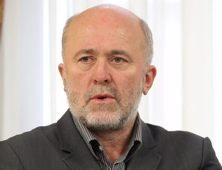 БЕОГРАД, 2. АПРИЛА /СРНА/ - Украјинске службе, уз помоћ европских глобалиста, спремају да одмах послије избора у Мађарској изазову неку врсту обојене револуције против актуелног мађарског премијера Виктора Орбана и његове партије Фидес, а покушај рушења Орбана представљаће велику пријетњу и за цијели Балкан, оцијенио је Перо Симић, савјетник Милорада Додика.