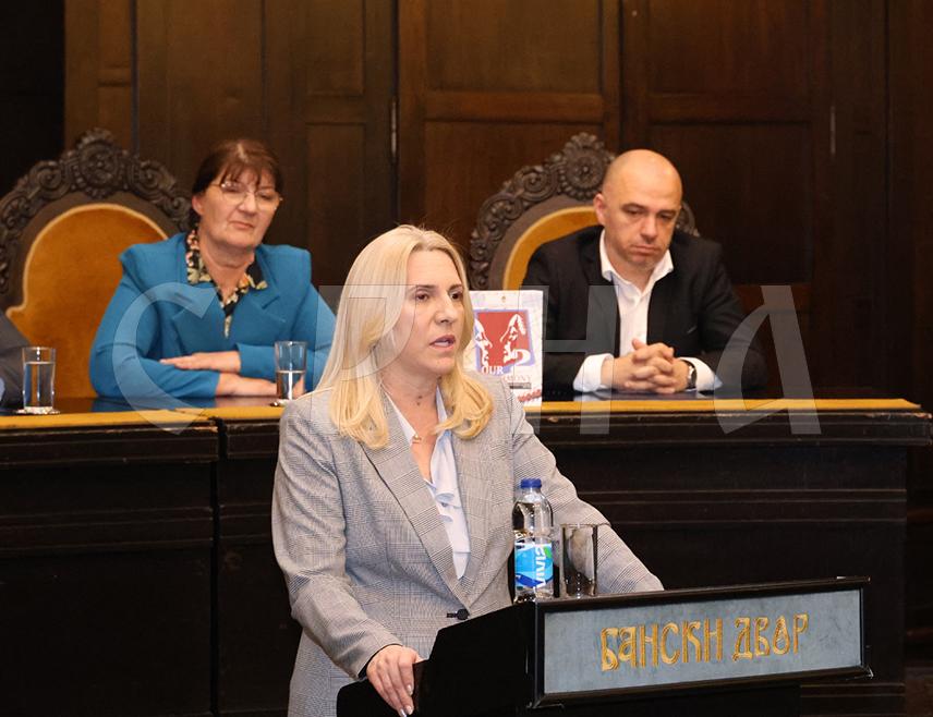 БАЊАЛУКА, 2. АПРИЛА /СРНА/ - Српски члан Предсједништва БиХ Жељка Цвијановић рекла је да монографија "Наша исповијест два - жене жртве рата из Републике Српске 1992-1995" представља потресно свједочење о болу, али и храбрости жена које су се суочиле са патњом, те истакла да је трајна обавеза друштва брига за њих.