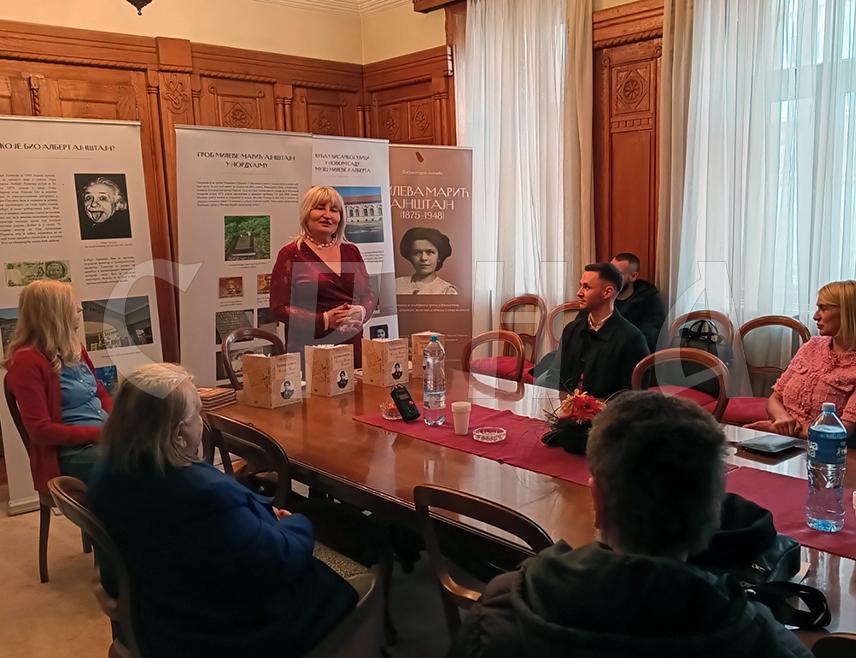 БЕОГРАД, 2. АПРИЛА /СРНА/ - Документарна изложба о животу и раду прве српске математичарке и физичарке Милеве Марић Ајнштајн, која прати истоимену књигу "Хероина живота - Милева Марић Ајнштајн", представљена је данас у Вуковој задужбини у Београду.